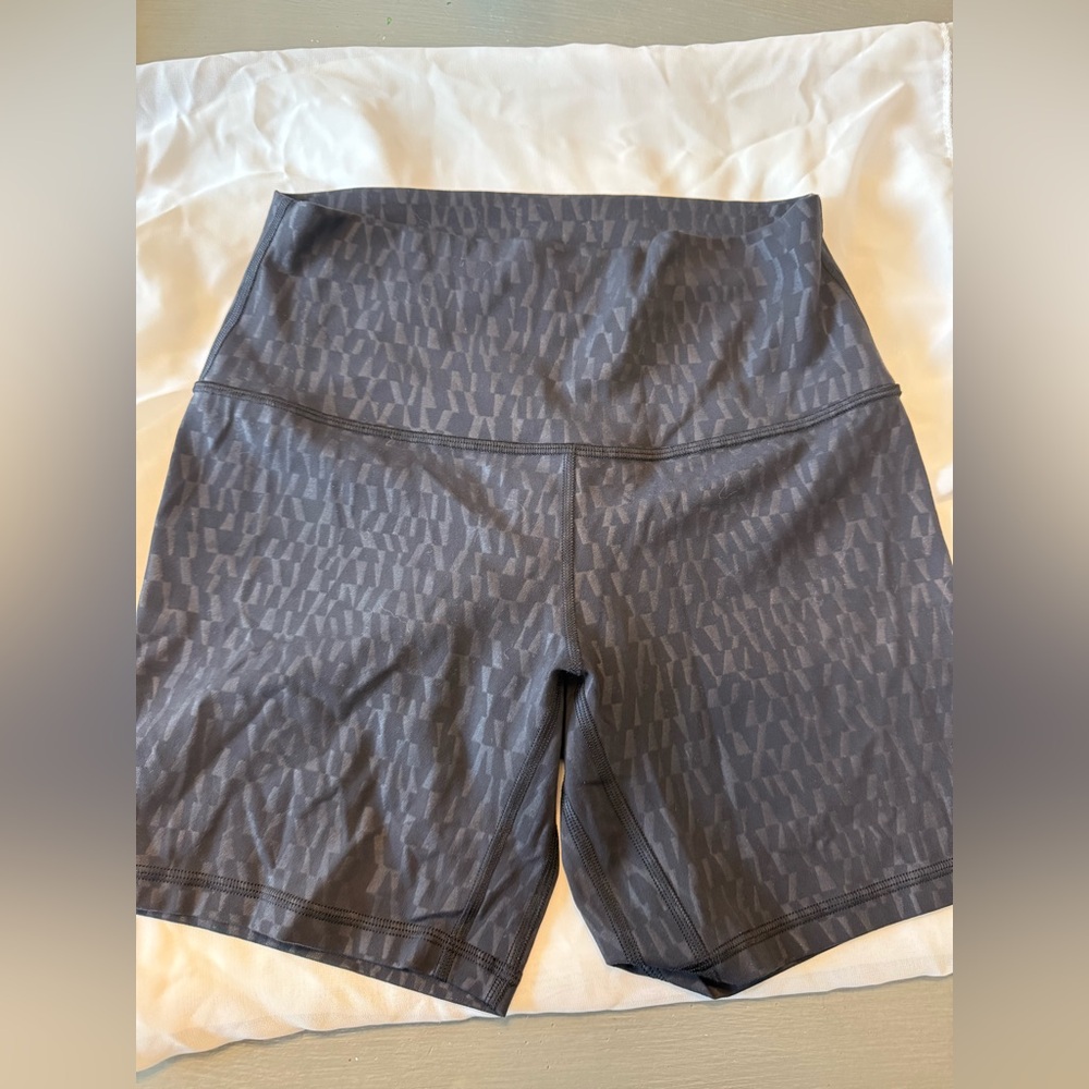 lululemon align high rise size 8- 6”